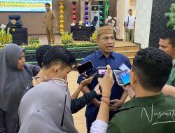 Wakil Ketua DPRD Kota Gorontalo, Rivai Bukusu saat diwawancarai terkait dengan Pokir yang ditetapkan melalui rapat. (Foto: Nusantara1)