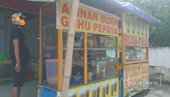 Kedai Rujak yang beralamat di Jalan Jenderal Sudirman, Kota Gorontalo. (Foto: Nusantara1)