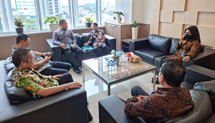 Bupati Gorontalo, Nelson Pomalingo bersama rombongan saat berkunjung ke kantor BNPB Pusat. (Foto: Ist)