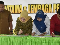 Penandatanganan PKS antara Dekranasda Kabupaten Gorontalo bersama Lapas Perempuan Gorontalo. (Foto: Ist)