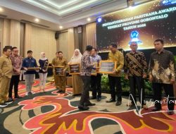 Penyerahan piagam Anugerah Paritrana Award 2022 Provinsi Gorontalo. (Foto: Nusantara1