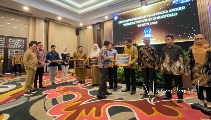 Penyerahan piagam Anugerah Paritrana Award 2022 Provinsi Gorontalo. (Foto: Nusantara1