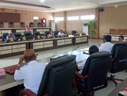 RDP DPRD Gorontalo Utara bersama pihak Produsen, Distributor dan Dinas Pertanian, terkait persoalan pupuk serta dugaan penyelundupan pupuk subsidi yang terjadi beberapa waktu lalu. (Foto: Ist)