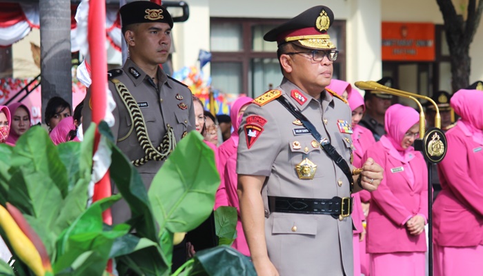 Kapolda Gorontalo, Irjen Pol. Helmy Santika saat memimpin upacara peringatan HUT ke 20 Polda Gorontalo. (Foto: Ist)