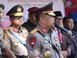 Kapolda Gorontalo, Irjen Pol. Helmy Santika saat memimpin upacara peringatan HUT ke 20 Polda Gorontalo. (Foto: Ist)