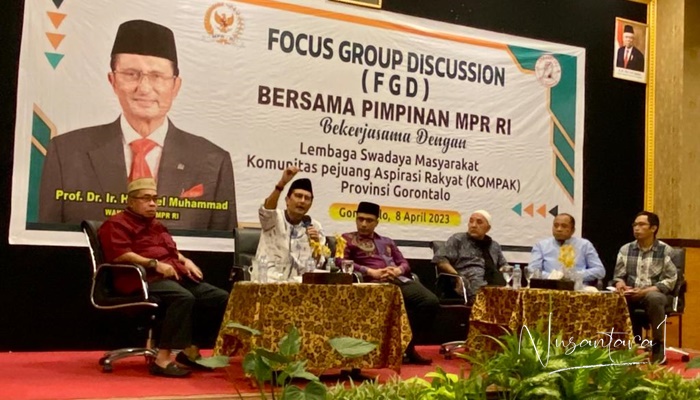 Wakil Ketua MPR RI Fadel Muhammad, Fadel Muhammad saat membuka kegiatan Focus Group Discussion (FGD), di Ballroom Hotel Grand Q, Kota Gorontalo. (Foto: Nusantara1)