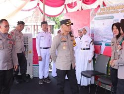 Kapolresta Gorontalo Kota, Kombes Pol. Dr. Ade Permana, saat meninjau pos-pos pengamanan, pelayanan dan terpadu, Selasa (18/4). (Foto: Ist)