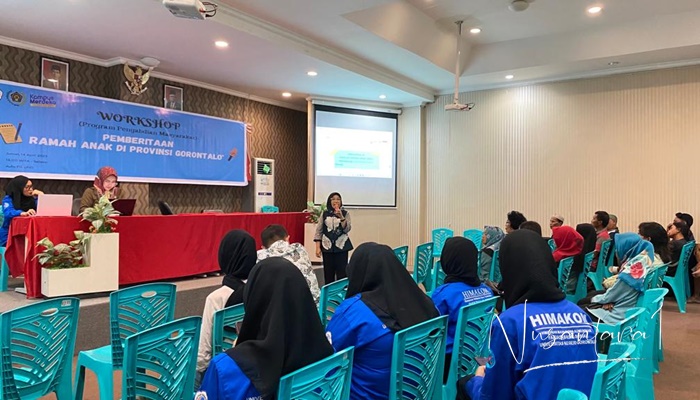 Workshop ‘Pemberitaan Ramah Anak’ yang diselenggarakan oleh Mahasiswa Jurusan Komunikasi, UNG pada Jumat (14/4) dan menghadirkan masyarakat. (Foto: Nusantara1)