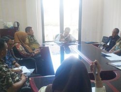 Suasana pembahasan aspirasi masyarakat dengan instansi terkait oleh DPRD. (Foto: Ist)