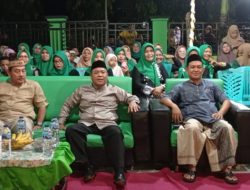Ketua DPRD Kabupaten Gorontalo, Syam T. Ase (tengah) bersama Ketua KONI Kabupaten Gorontalo, Irawan Huntoyungo (kanan) saat menghadiri acara Festival Budaya Islam di Desa Dunggala, Kecamatan Batudaa. (Foto:Ist)