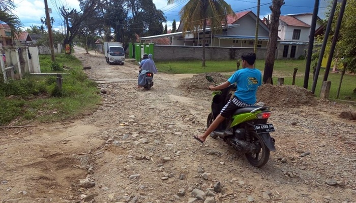 Salah satu kondisi jalan yang menggunakan PEN dan mengalami putus kontrak. (Foto: Ist)