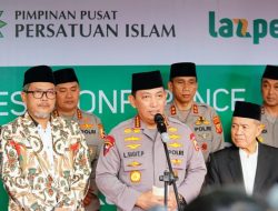 Kapolri Jenderal Listyo Sigit Prabowo saat berada di Kantor PP Persis, Bandung pada Sabtu (15/4). (Foto: Ist)