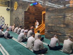 Salat Gerhana Matahari yang digelar usai Salat Dzuhur di Masjid Az Ziqra Polda Gorontalo. (Foto: Ist)