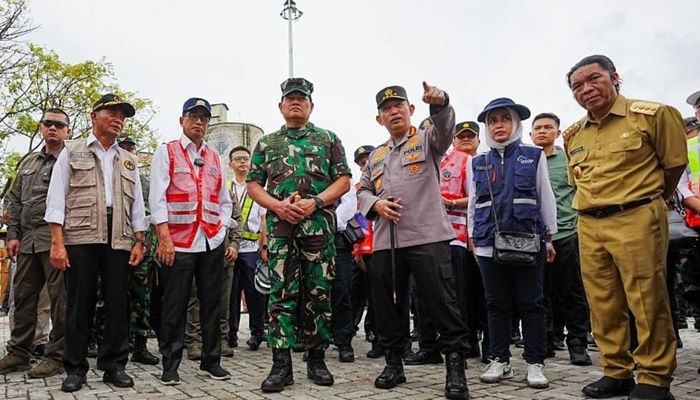 Kapolri Jenderal Listyo Sigit Prabowo bersama dengan lintas sektoral terkait meninjau Pelabuhan Merak. (Foto: Ist)