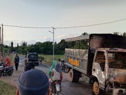 Truk Dalmas milik Polres Jeneponto ditemukan di tepi sawah dan sudah terbakar oleh OTK. (Foto: Ist)