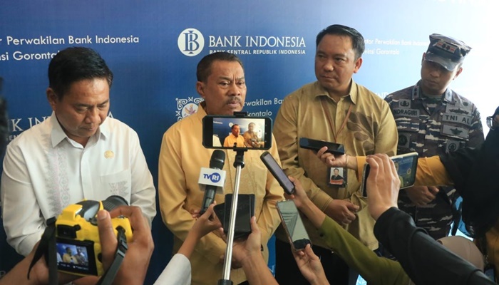 Ketua DPRD Provinsi Gorontalo, Pari RA. Jusuf saat diwawancarai usai menghadiri silaturahmi BMPD. (Foto: Ist)