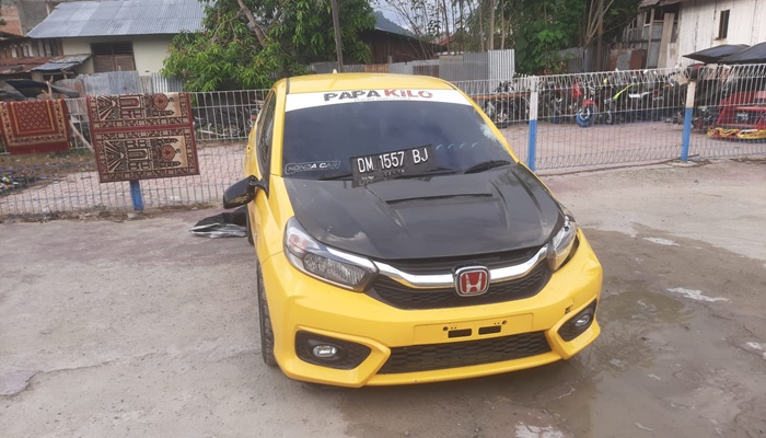 Satu unit mobil Honda Brio yang kini menjadi barang bukti kasus tabrak lari. (Foto: Ist)