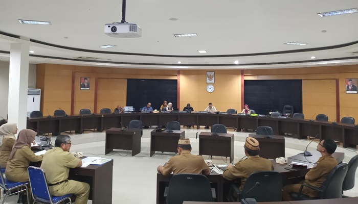 Rapat yang digelar Komisi I DPRD Provinsi Gorontalo terkait dengan TPI. (Foto: Ist)