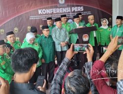 Nampak mantan Wakil Gubernur Gorontalo, Idris Rahim turut serta pada pendaftaran bakal Caleg PPP di Jumat (12/5) di KPU. (Foto: NUSANTARA1)