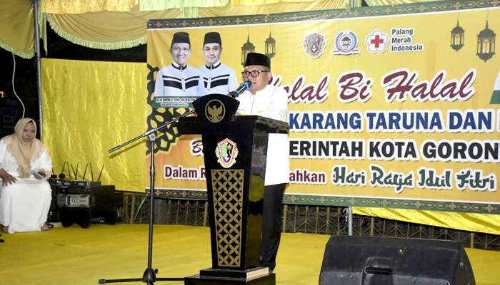Walikota Gorontalo Marten Taha saat memberi sambutan acara Halal Bi Halal di Taman Kota Gorontalo, Sabtu (6/5). (Foto: Ist)