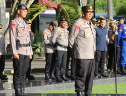 Kapolda Gorontalo Irjen Pol. Drs. Angesta Romano Yoyol saat memimpin apel pagi pada Selasa (2/5). (Foto: Ist)