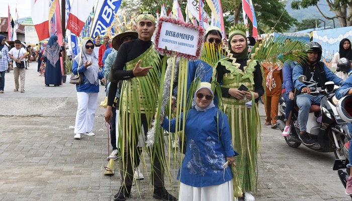 Defile Peserta FPDL 2023 dari Dinas Kominfo Kabupaten Gorontalo. (Foto: Ist)