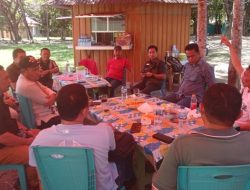 Tampak Bupati Gorontalo Nelson Pomalingo membahas persiapan World Coconut Day 2023. (Foto:Ist)