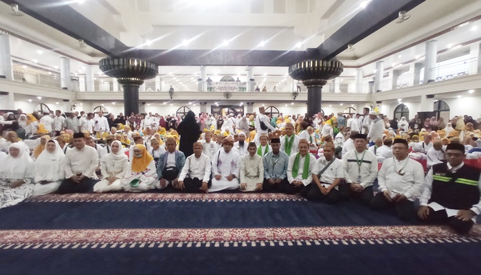 Doa bersama dan pelepasan 306 jamaah haji asal Kabupaten Gorontalo, Senin (12/6). (Foto: Ist)