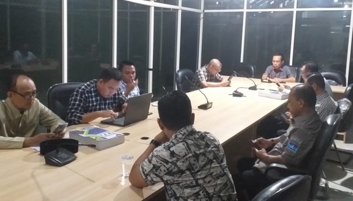 Menara 6 5 Suasana pembahasan Pansus LKPJ di Ruang Dulohupa, Senin (15/5). (Foto:Ist)