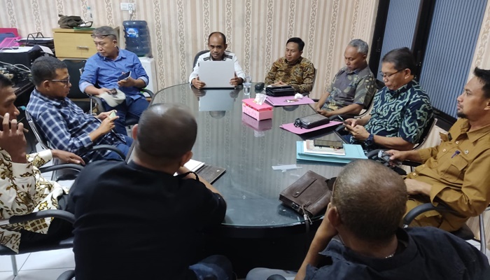 Menara 7 6 Suasana rapat koordinasi Komisi l dengan sejumlah stakeholder, terkait sejumlah Kepala Desa dan aparat serta BPD yang ikut Bacaleg. (Foto: Ist)