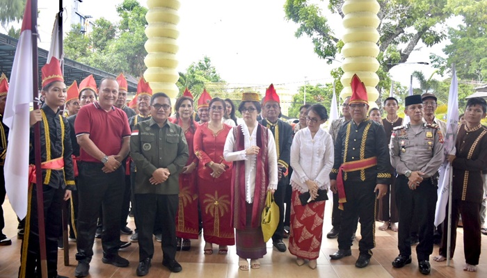Foto bersama usai pelantikan dan pengukuhan DPW dan DPD Kerukunan Keluarga Kawanua Periode 2023-2028. (Foto: Ist)