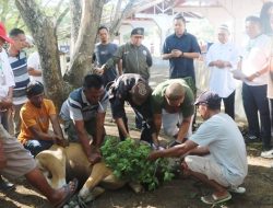 Proses penyembelihan hewan kurban di kantor Sekretariat DPRD Provinsi Gorontalo, Jumat (30/6) (Foto: Ist)