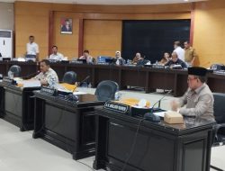 Rapat Badan Anggaran bersama tim TAPD yang berlangsung di ruang rapat Dulohupa DPRD Provinsi Gorontalo, Senin (3/7). (Foto: Ist)