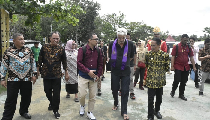 Kunjungan Sekjen GGN UNESCO, Guy Martini di Kabupaten Gorontalo disambut bupati dan pimpinan OPD terkait. (Foto:Ist)