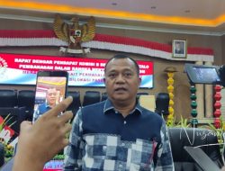 Wakil Ketua Komisi B DPRD Kota Gorontalo, Muchsin Brekat saat diwawancarai usai menggelar RDP, Selasa (29/8). (Foto: Faradila Syahfi/Nusantara1)