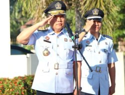 Kepala Kanwil Kemenkumham Gorontalo, Heni Susila Wardoyo yang memimpin langsung upacara tabur bunga di TMP Pentadio. (Foto: Ist)