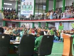 Bupati Gorontalo, Nelson Pomalingo saat memberikan pembinaan terhadap ASN dan tenaga kontrak di lingkungan pemerintah (Foto: Ist)