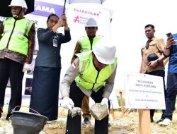 Walikota Gorontalo, Marten Taha saat mengambil bagian pada peletakan batu pertama pembangunan Kantor PTUN Gorontalo. (Foto: Ist)