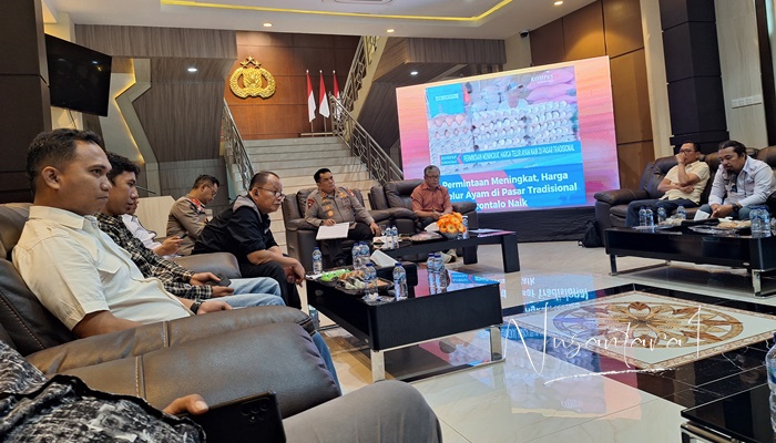 Polda 8 Pertemuan Kapolda Gorontalo Irjen. Pol. Drs. Angesta Romano Yoyol, MM dan jajarannya dengan sejumlah wartawan, Selasa (15/8). (Foto: Nusantara1)