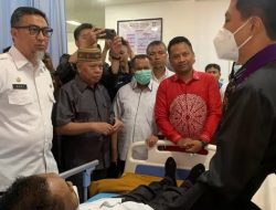 Ketua DPRD Provinsi Gorontalo, Paris Jusuf bersama ketua Komisi IV, Hamid Kuna dan Sekda, Budianto Sidiki dalam rangka peresmian layanan Hemodialisa RSUD Hasri Ainun Habibie. (Foto:Ist)