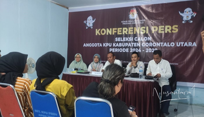 Timsel KPU Gorontalo Utara, saat menggelar konferensi pers terkait dibukanya retkrutmen. (Foto: Nusantara1)