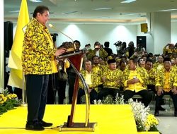 Ketua Umum Partai Golkar, Airlangga Hartarto saat mengumumkan Prabowo Subianto-Gibran Rakabuming Raka sebagai pasangan yang akan diusung di Pilpres 2024. (Foto: Ist/koleksi FB Supriansa)