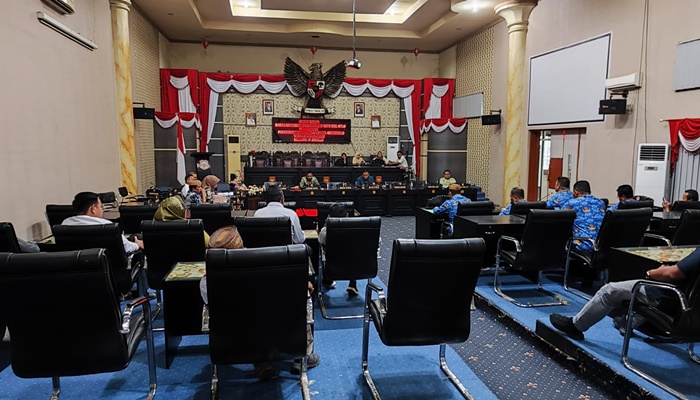 Suasana pembahasan lanjutan pertanggungjawaban pelaksanaan APBD 2022 antara Badan Anggaran DPRD bersama Tim Anggaran Pemerintah Daerah. (Foto: Ist)