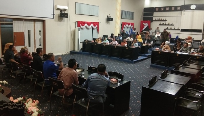 Suasana RDP antara DPRD bersama pedagang dan juga OPD terkait belum lama ini. (Foto: Ist)