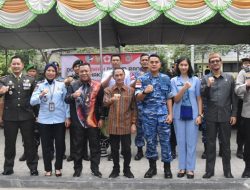 Foto bersama jajaran Forkopimda Kabupaten Gorontalo dalam kegiatan donor darah yang digagas oleh Satradar 224 Gorontalo. (Foto: Ist)