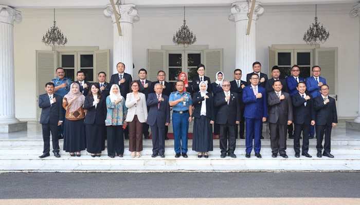 Kabgor 10 Bupati Gorontalo, Nelson Pomalingo (depan kanan) bersama 16 kepala daerah yang mengikuti Lemhanas di Singapura. (Foto: Ist)