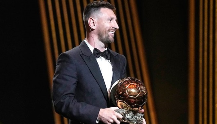 Lionel Messi meraih penghargaan Ballon dOr 2023, Selasa (31/10). [Foto:ist/bola.net:Michel Euler]