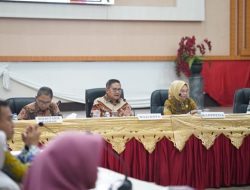 Walikota Gorontalo, Marten Taha saat memimpin rapat persiapan Festival Kota Tua, Senin (2/10). (Foto: Ist)