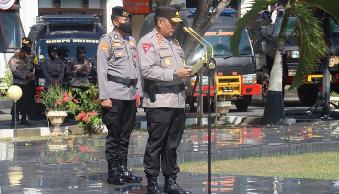 Kapolda Gorontalo Irjen Pol. Drs. Angesta Romano Yoyol saat membacakan amanat Kapolri Jenderal Drs. Listyo Sigit Prabowo pada acara gelar pasukan Operasi Mantap Brata. (Foto: Ist)