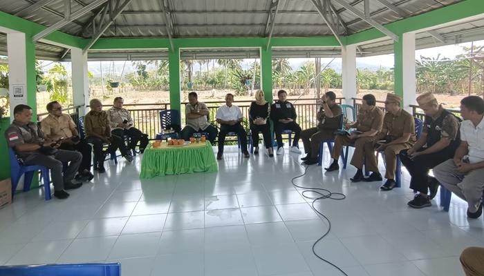 Sep 12 Anggota Pansus Pertanian DPRD Kabupaten Gorontalo saat melakukan pembahasan. (Foto: Ist)